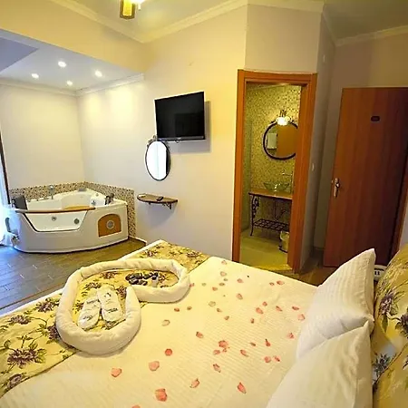 Beyaz Otel 3*